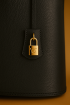 Via Essenza VIA backpack in black Italian leather, Notte color. Clochette with padlock.